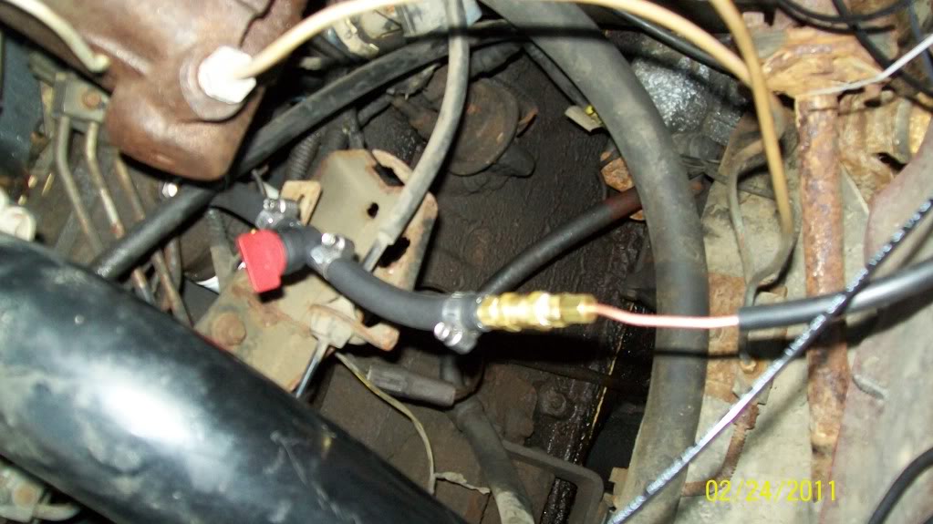 Name:  92fuelpressureport211004.jpg
Views: 94
Size:  92.6 KB