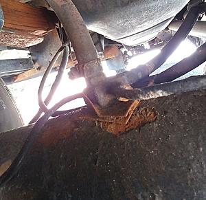 left wheel seal now leaking.-0511181103-1.jpg