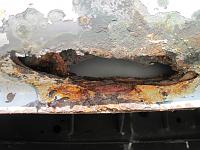 Rocker panel rust-002.jpg
