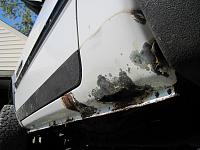 Rocker panel rust-003.jpg