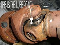 How/where to grease front axle on 2010 2500.-063500frontdriveshaftlubepoint.jpg